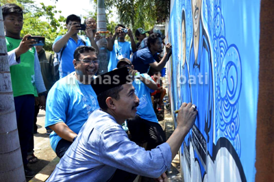 Aksi Corat coret di Tembok Ini, Justru Dapat Dukungan Bupati