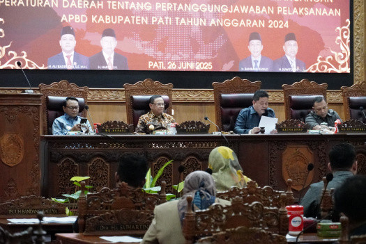 Tanggapi Pandangan Umum Fraksi, Bupati Tindaklanjuti untuk Pengambilan Kebijakan dan Program di 2025