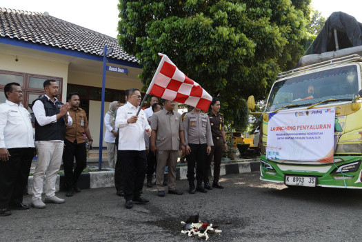 Bupati Pati Hadiri Penyerahan Simbolis Bantuan Cadangan Pangan Pemerintah