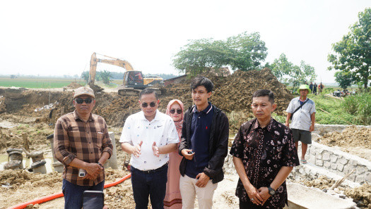 Bupati Pati Tinjau Pembanguan Jembatan di Karaban